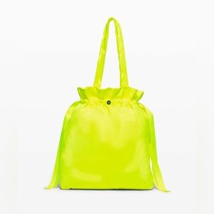 Lululemon Easy as Sunday 19L Tote NWOT